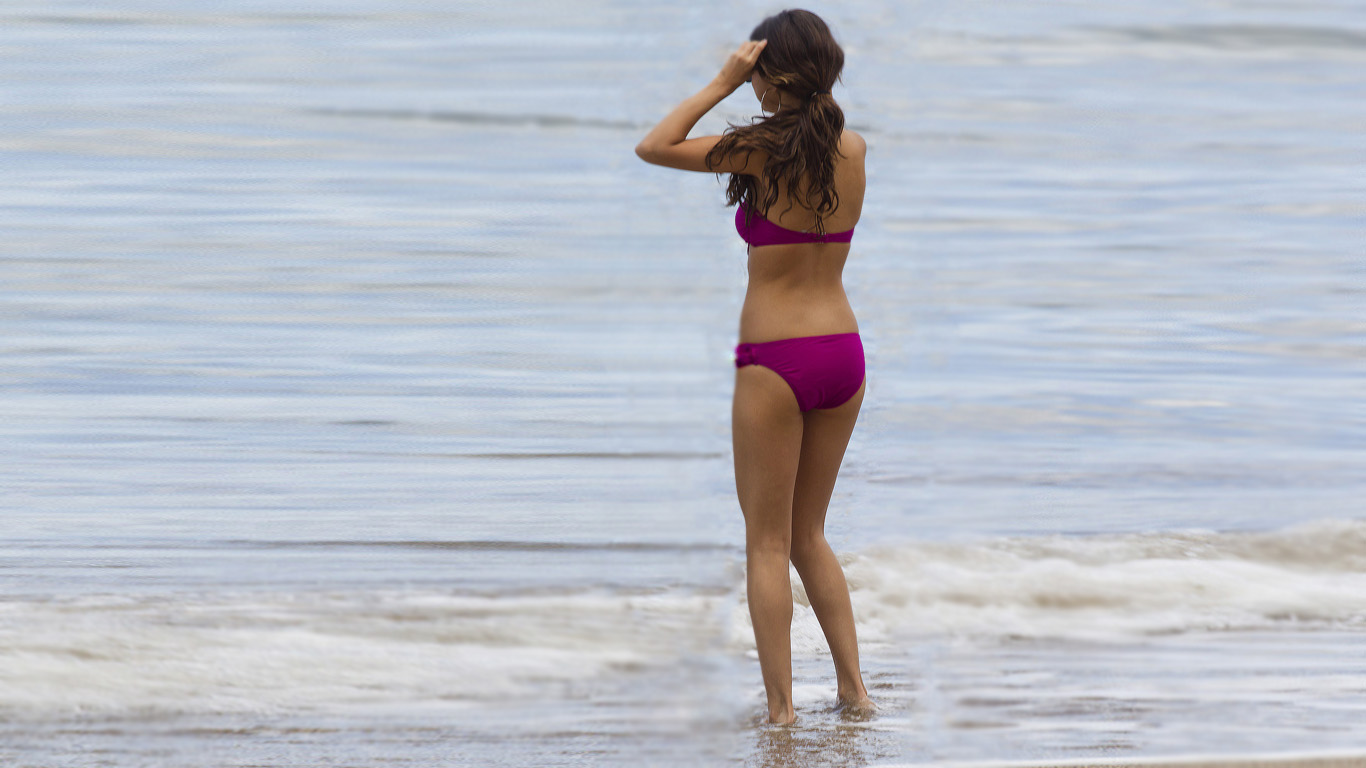 Selena Gomez 2012 : Selena Gomez – Pink Bikini Wallpapers-08